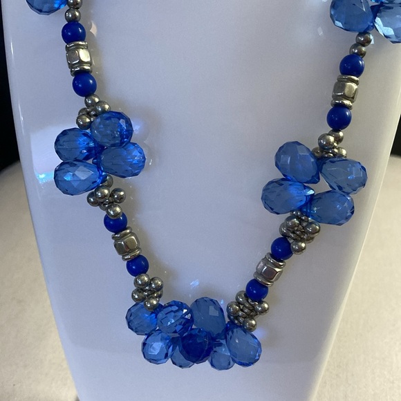 NWOT - EsMar Silvertone Sapphire Blue Crystal Necklace & Matching Earrings - Picture 4 of 12